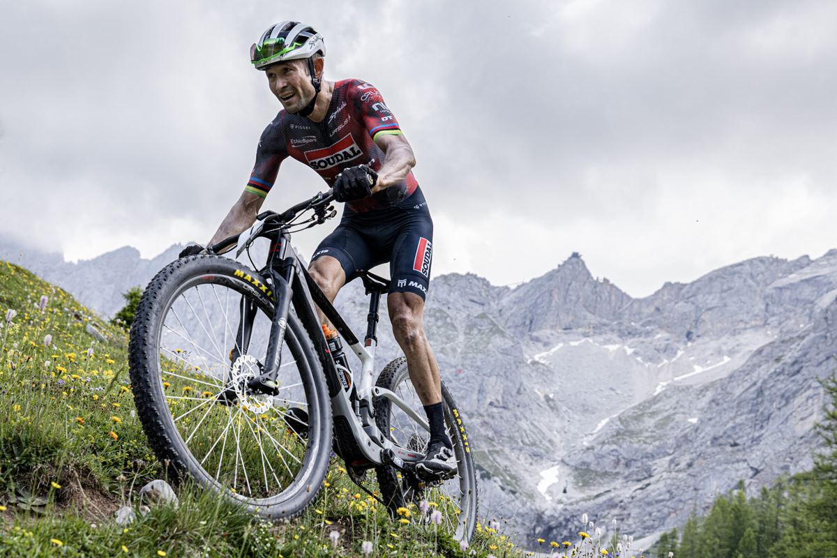 Paez cede il passo nella cronoscalata finale dell'Alpentour Trophy, secondo posto con onore